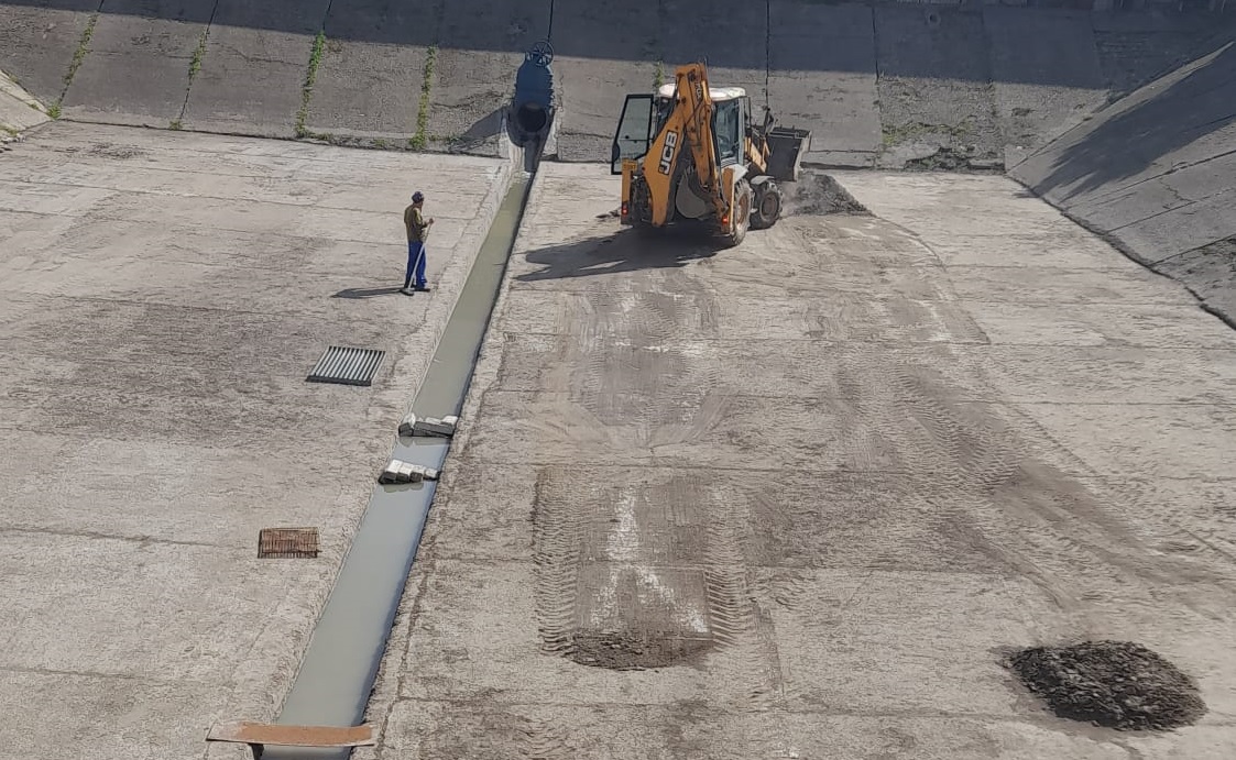 Programul de curățarea bazinelor de retenție continuă și în acest an