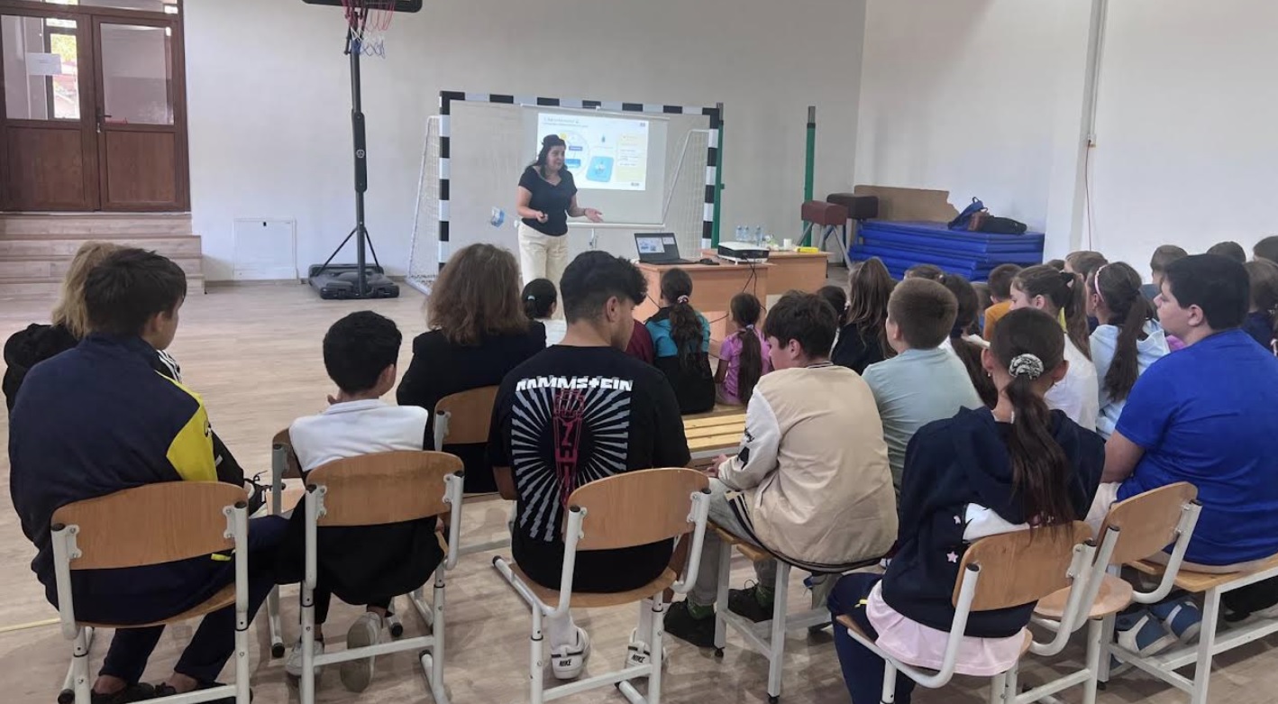 Programul „Apa în școli” a ajuns și la Malu